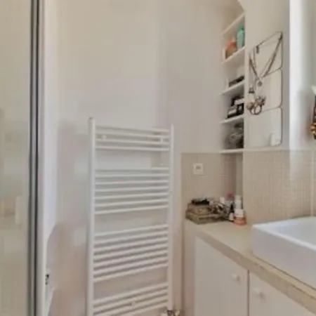 Cute 1-bed Flat Near Opera, Montmartre,martyrs St * Paříž
